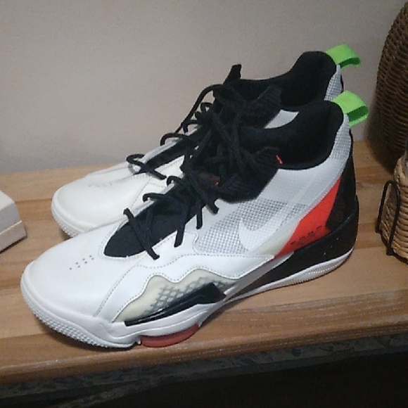 White and Black Athletic Sneakers with Red Accents - Picture 3 of 8